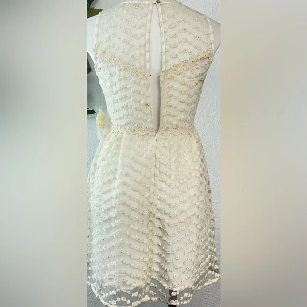 NWT✨Altar'd State Ivory Floral Lace Overlay Short Mini Dress Size Small - Picture 5 of 5
